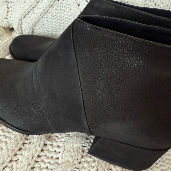 Eileen Fisher Leather Zip Block Heel Size 9 - Picture 2 of 6